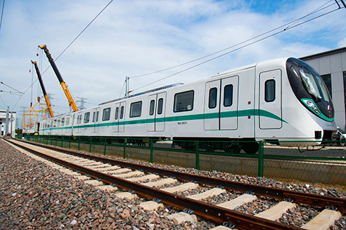武汉地铁19号线开始进电力客车